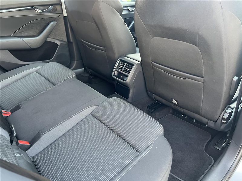 Škoda Octavia 2,0 TDi EXECUTIVE DSG - fotka 17 z 30