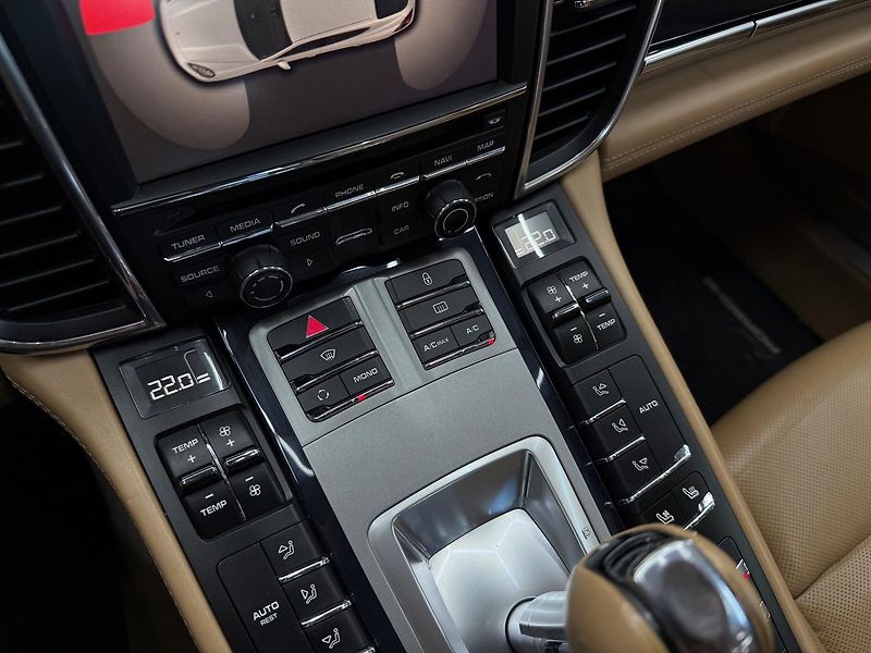 Porsche Panamera (2012) Porsche Panamera 3.0 Diesel Ti - fotka 28 z 31