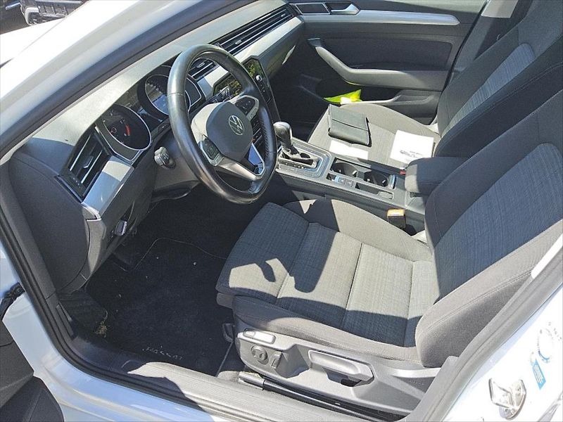 Volkswagen Passat 2,0 TDI TAŽNÉ KAMERA KEYLESS - fotka 5 z 8