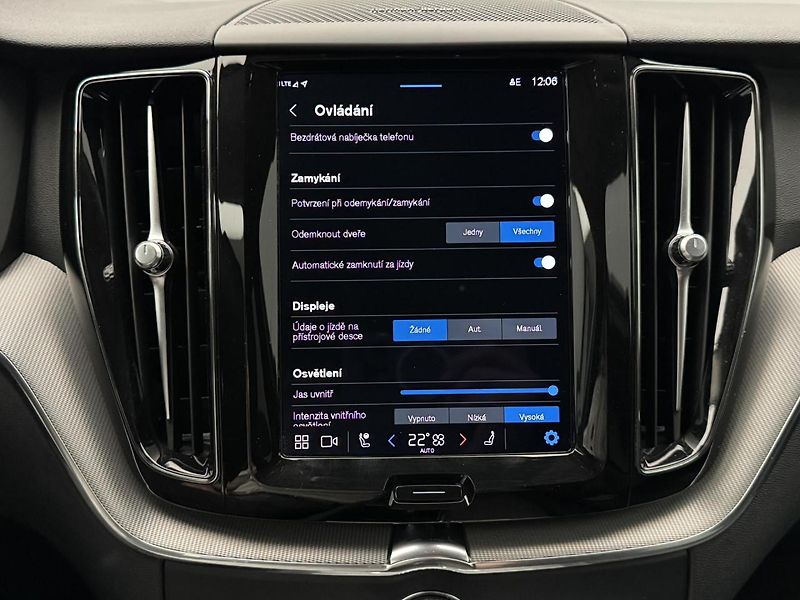 Volvo XC60 B4 AWD BRIGHT PLUS AUT - fotka 36 z 40