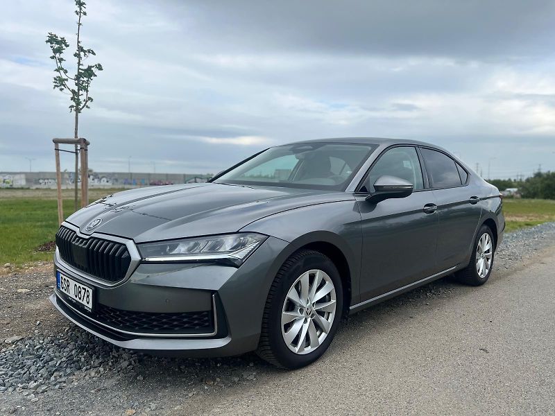 Škoda Superb 2.0 TDi Selection ČR - fotka 1 z 14