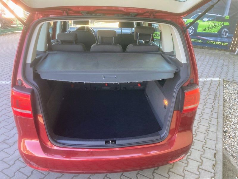Volkswagen Touran 1,6TDi (77kW)*STK DO 5/2028* - fotka 17 z 18