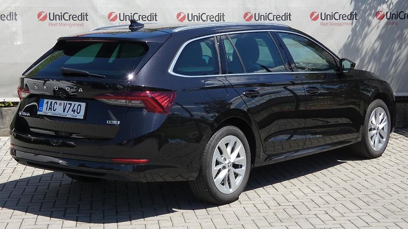 Škoda Octavia Combi 1,5 TSI DSG Style - fotka 3 z 26