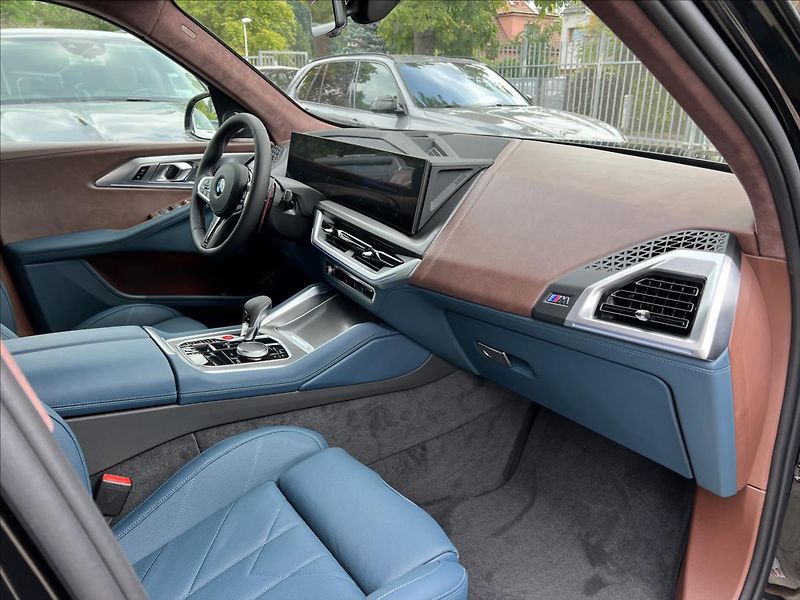 BMW XM 4.4 - fotka 14 z 48