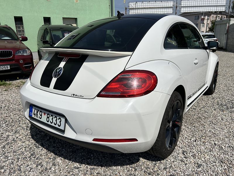 Volkswagen Beetle (2014) 2.0Tdi 103KW DSG 131tis km - fotka 7 z 35