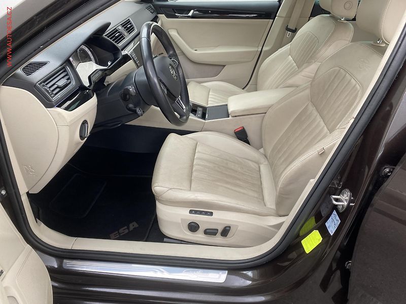 Škoda Superb (2016) 2.0TDi, L&K, DSG, panor - fotka 9 z 20