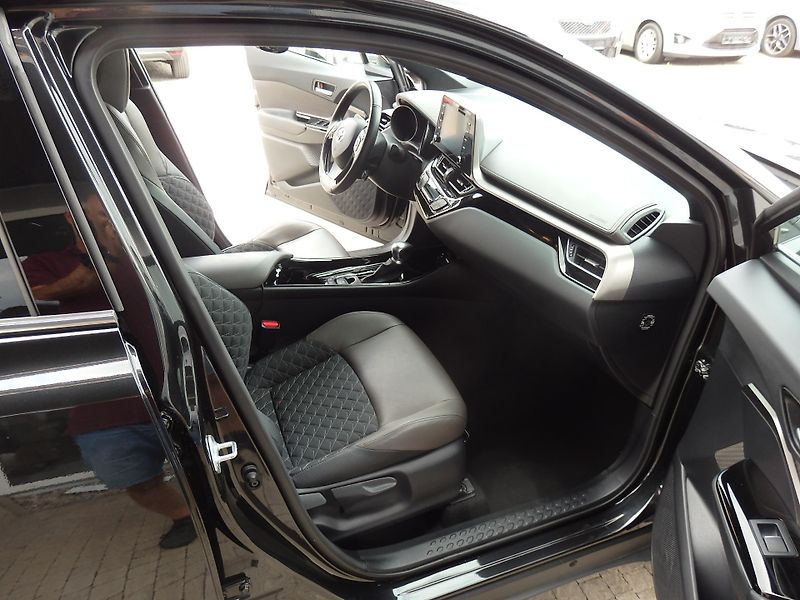 Toyota C-HR 1.8 HYBRID ZÁLOHOVÁNO - fotka 10 z 20