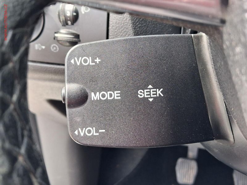 Ford Focus (2008) 1.6i, Klima - fotka 12 z 16