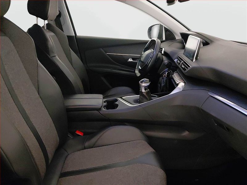 Peugeot 5008 (2020) 1.5 BlueHDi, 7 míst - fotka 9 z 19