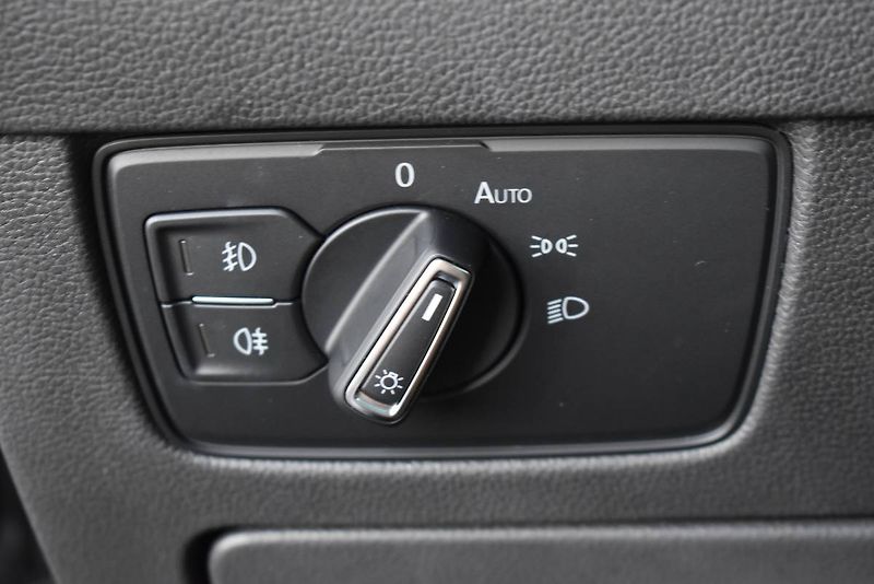 Volkswagen Passat Variant (2023) 1.5TSI 110kW DSG,Závěs - fotka 14 z 22