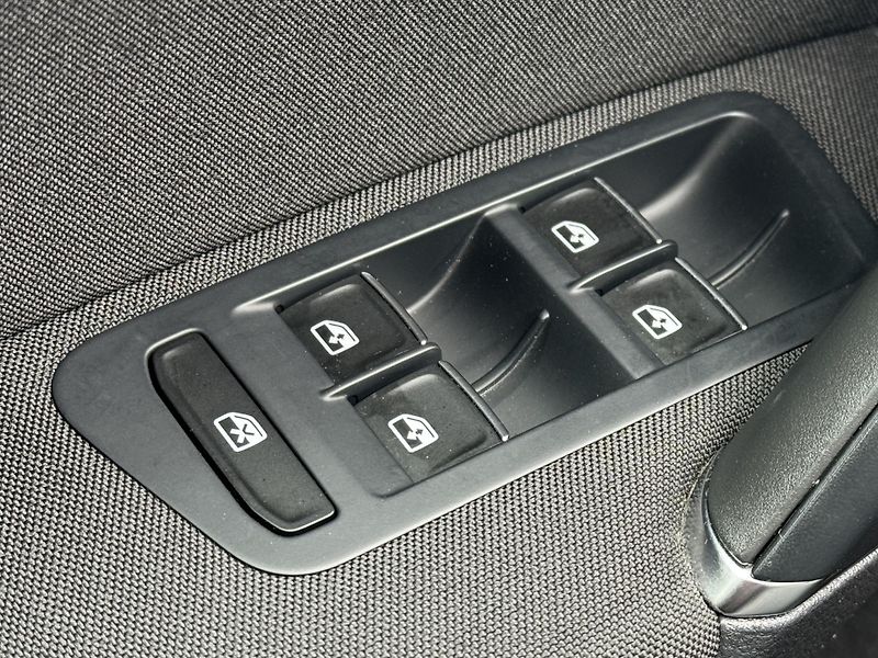 Volkswagen Golf (2017) 2.0TDi MAN Highline+, DPH, ACC - fotka 24 z 49