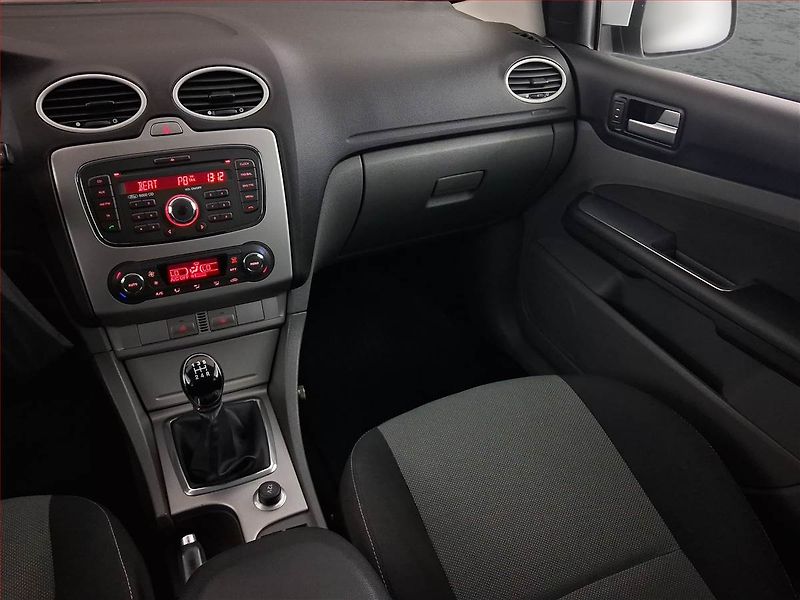 Ford Focus (2010) 1.6 16V, ČR,1.maj, Serv.kniha - fotka 8 z 20