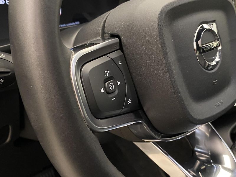 Volvo C40 PURE ELECTRIC RECHARGE PLUS - fotka 20 z 57