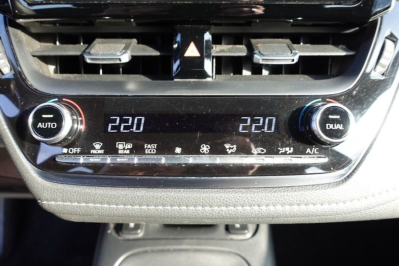 Toyota Corolla 2,0 HEV Comfort Tech TS - fotka 21 z 30
