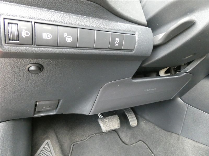 Toyota Corolla 2,0 Hybrid e-CVT GR Sport 112k - fotka 36 z 44