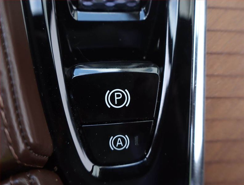Volvo XC90 (2018) T8 Twin Engine AWD - fotka 16 z 19