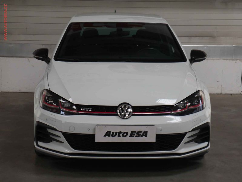 Volkswagen Golf (2017) 2.0 TSi, LED, park.čidla - fotka 2 z 20