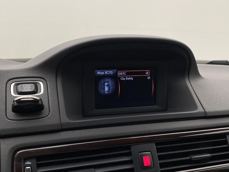 Volvo XC70 D4 AWD KINETIC AUT REZERVACE - fotka 36 z 38
