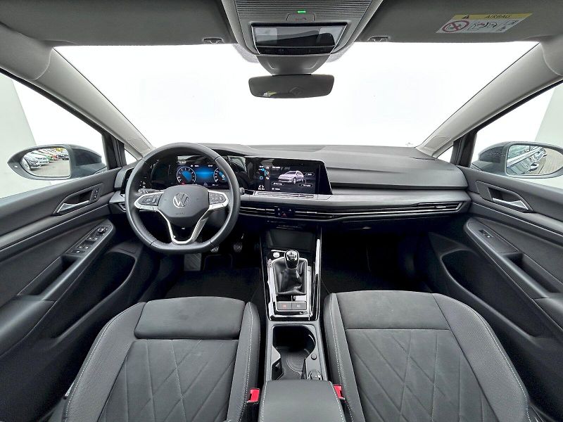 Volkswagen Golf (2023) 1.5 TSI 110kW Style - fotka 10 z 35