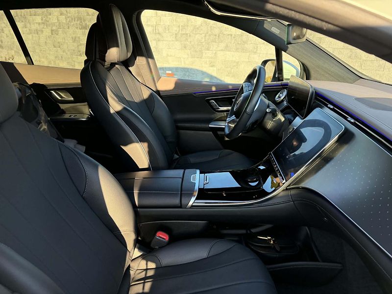 Mercedes-Benz EQE (2023) 500 4MATIC - fotka 9 z 15