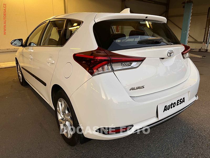 Toyota Auris (2019) 1.6 VVT-i, ČR, Park. kamera - fotka 2 z 3