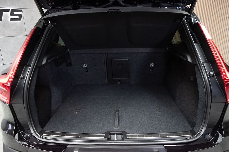 Volvo XC40 B4 AWD ULTIMATE BRIGHT*ČR 1.M* - fotka 39 z 42