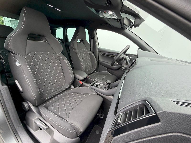 Škoda Karoq (2025) 1.5 TSI 110KW DSG SportLine - fotka 29 z 35