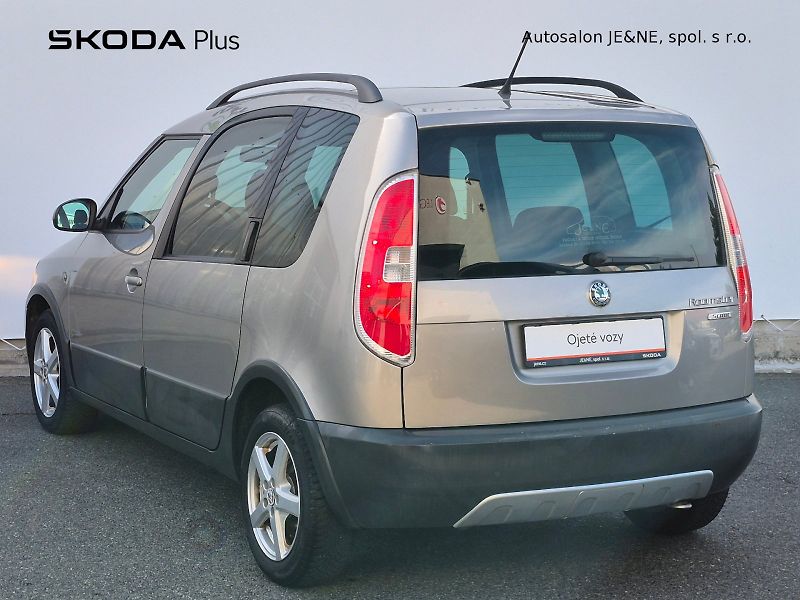Škoda Roomster (2012) Scout 1.6 TDI 66 kW - fotka 7 z 23
