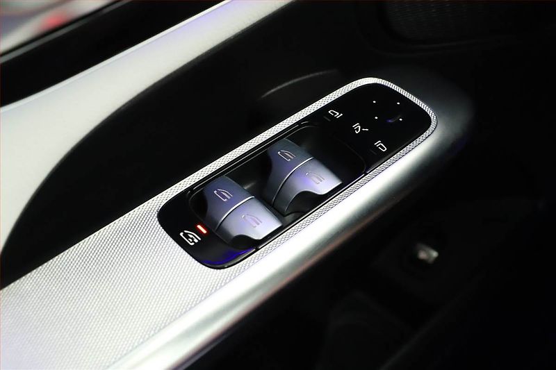 Mercedes-Benz GLC (2025) 300 de 4MATIC, AMG LINE - fotka 12 z 20
