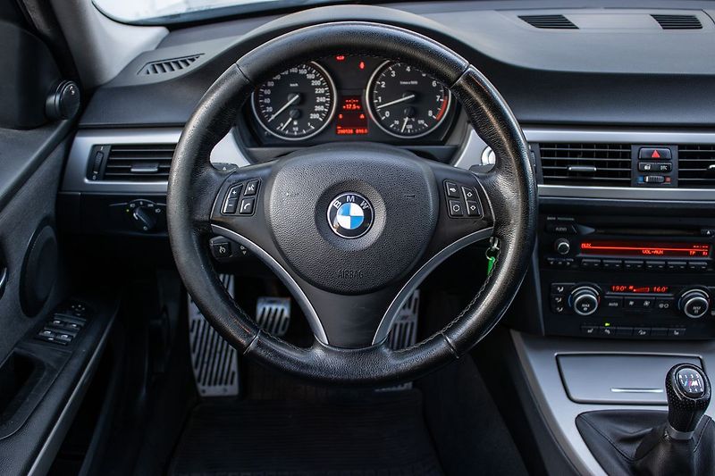 BMW Řada 3 - fotka 15 z 27