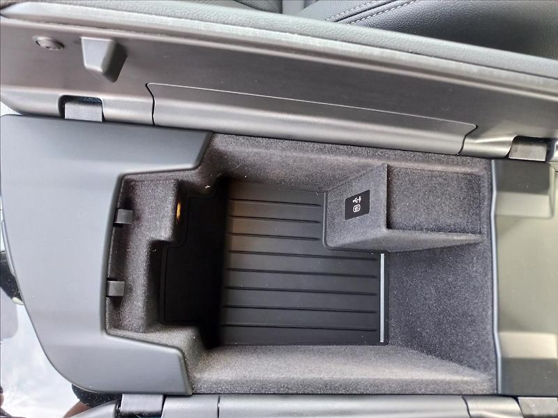 BMW Řada 5 530d Touring xDrive M-paket - fotka 19 z 26