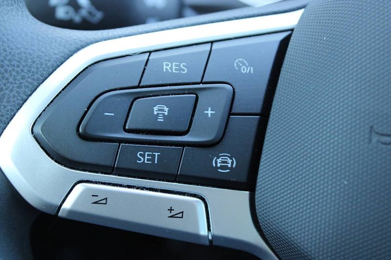 Volkswagen Passat (2022) 2.0 TDI 110kW manuál tažné - fotka 11 z 35