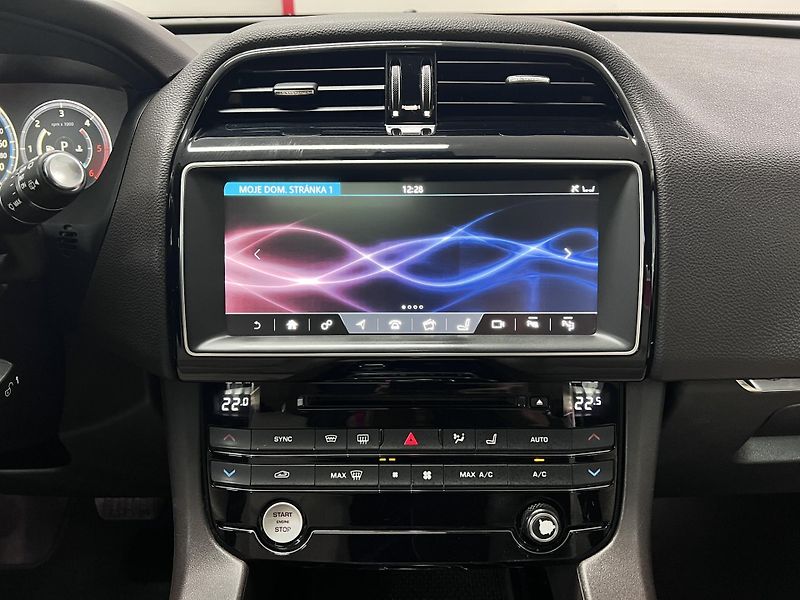 Jaguar F-Pace 2.0 D, Automat, 4x4, Na Opravu - fotka 14 z 24