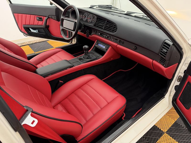 Porsche 944 - fotka 20 z 47