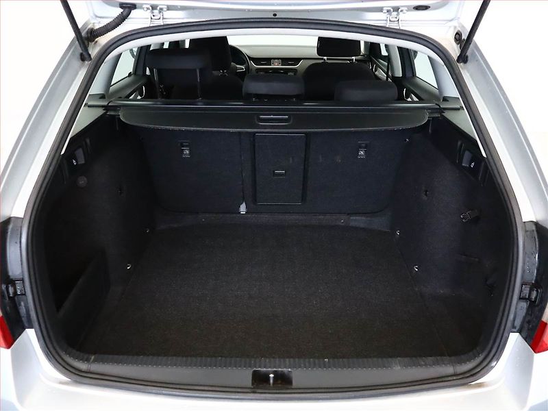 Škoda Octavia (2017) Ambition 1.6 TDI, Tempomat - fotka 11 z 14