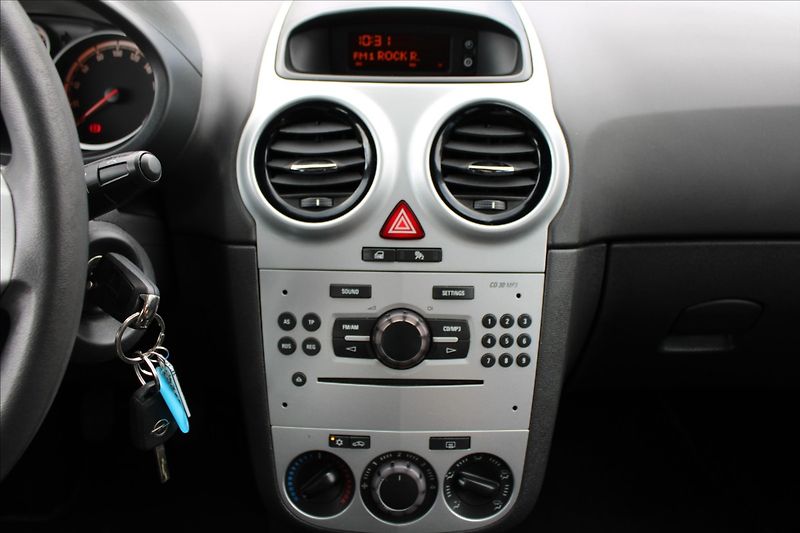 Opel Corsa 1,4 i  KLIMATIZACE, TEMPOMAT - fotka 15 z 24