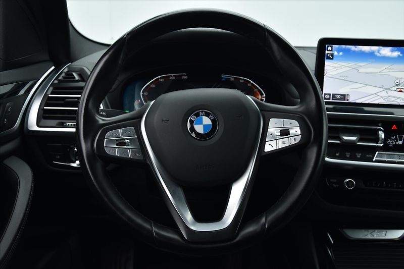 BMW X3 xDrive 20d xLine 1.MAJITEL ČR - fotka 16 z 30