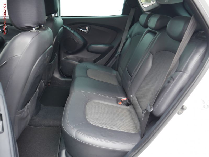 Hyundai ix35 (2012) 2.0 CRDi, ČR, AC, TZ, park - fotka 10 z 23