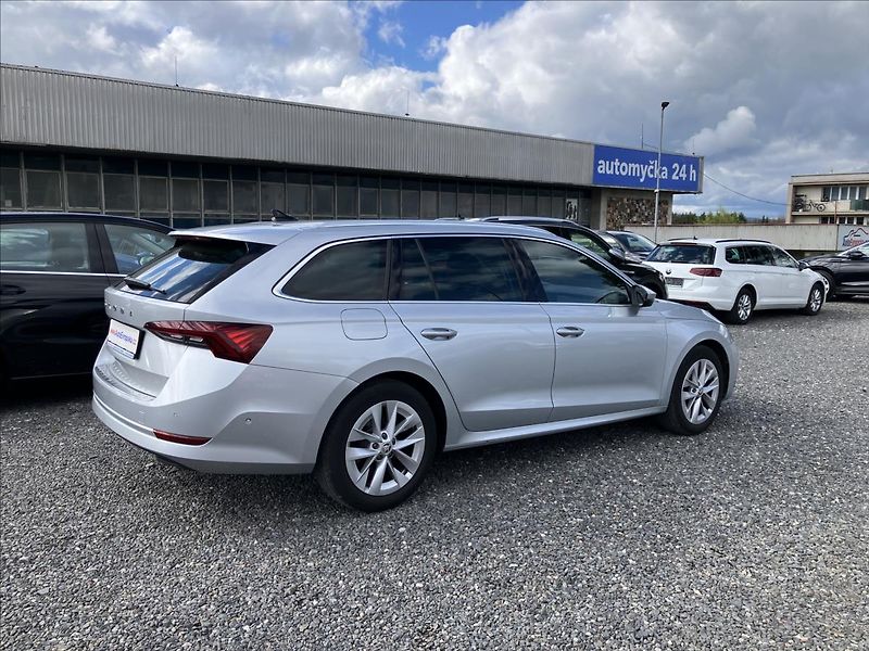 Škoda Octavia 2,0 TAŽNÉ,KŮŽE,MATRIX-BEAM - fotka 6 z 36