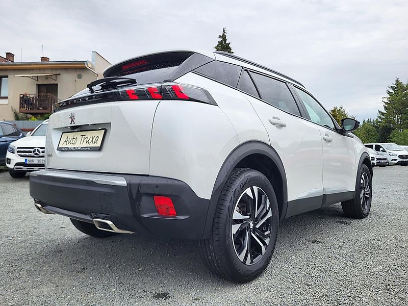 Peugeot 2008 ALLURE 1.2 PureTech 130k EAT8 - fotka 37 z 45