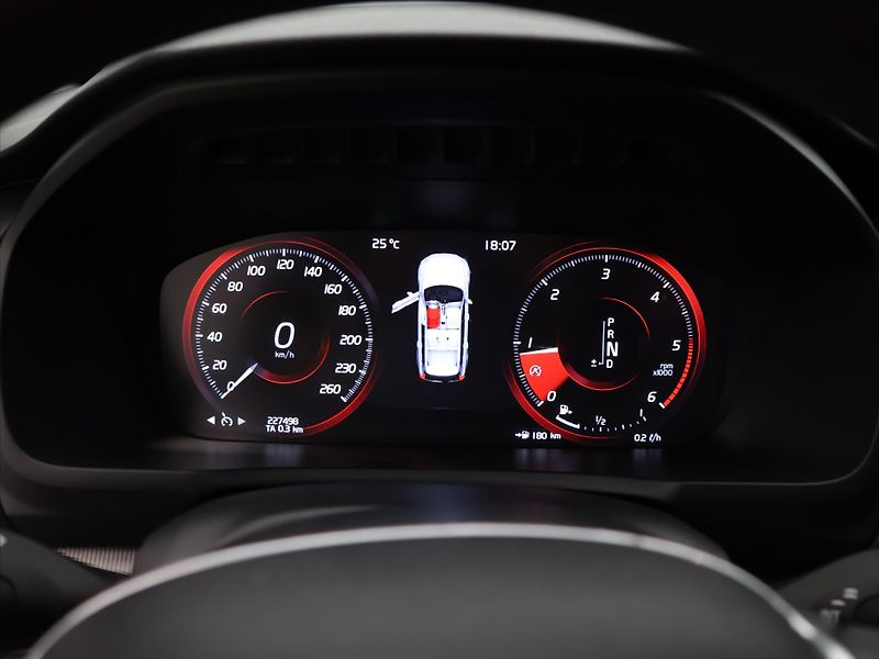 Volvo XC90 2,0 D 165 kW Inscription CZ - fotka 15 z 27