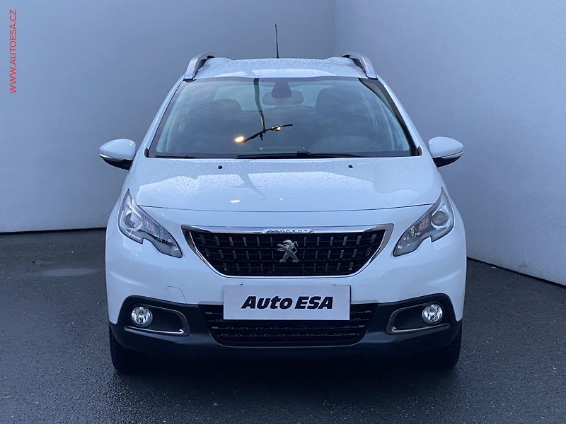 Peugeot 2008 (2019) 1.2 PT, 2.maj,ČR, AC, temp - fotka 2 z 15