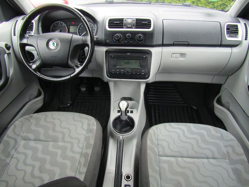 Škoda Roomster (2007) 1.6 16V 77kW - fotka 15 z 36