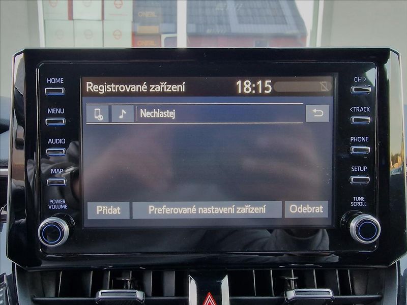 Toyota Corolla 1.8 Hybrid Comfort,ČR ,1.Maj. - fotka 28 z 48