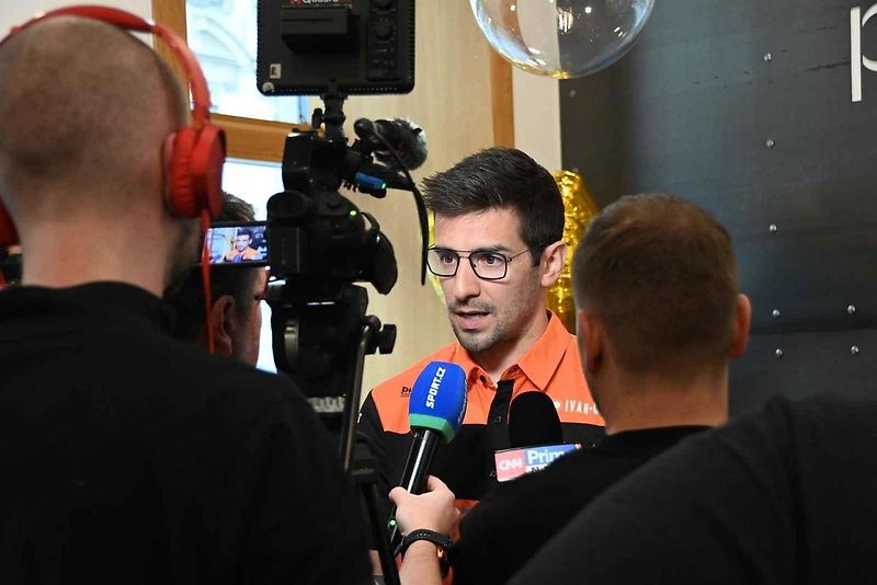 Martin Macík v posádce s Františkem Tomáškem a Davidem Švandou to dokázal. Navázal na legendárního Karla Lopraise a po třiadvaceti letech je dalším českým vítězem Rallye Dakar.