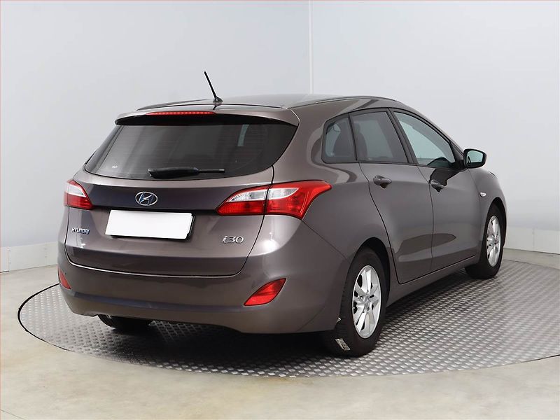 Hyundai i30 (2015) 1.6 MPI, Tempomat - fotka 5 z 13