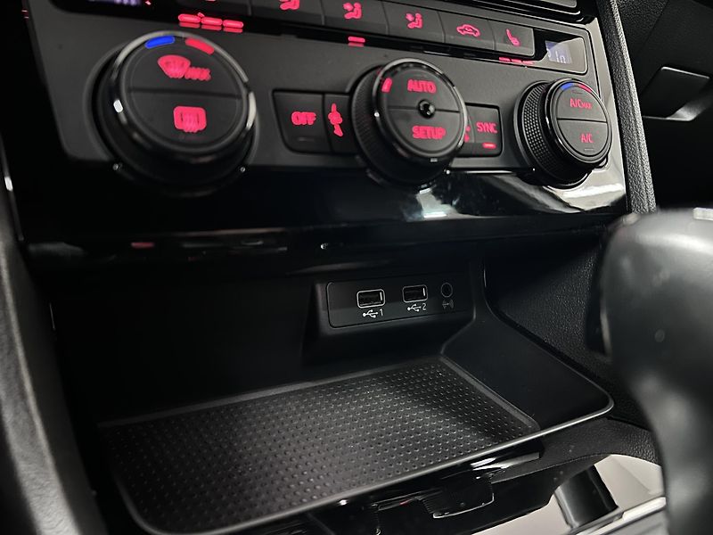 Seat Leon Cupra 300 2.0 TFSI 4x4 DSG - fotka 42 z 42