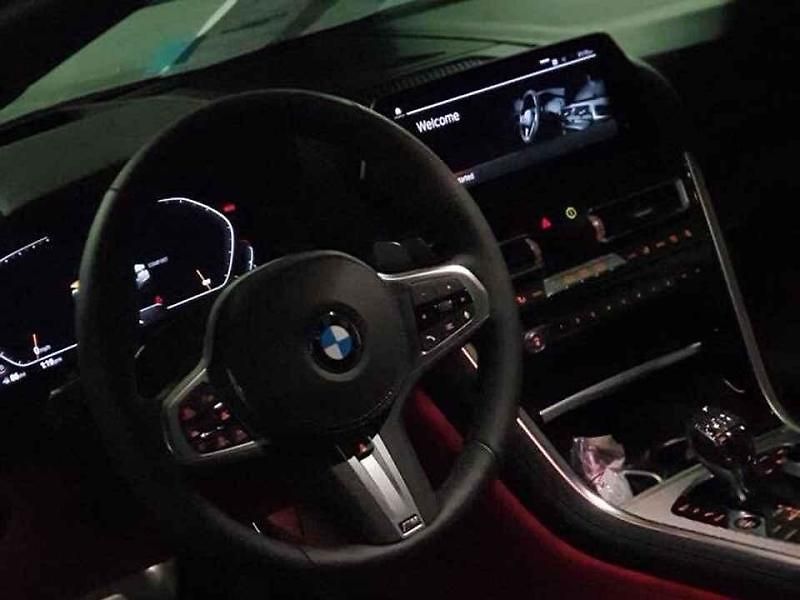 BMW M850i.