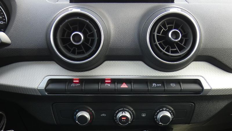 Audi Q2 1,5 TFSI S-line S-tronic - fotka 15 z 21