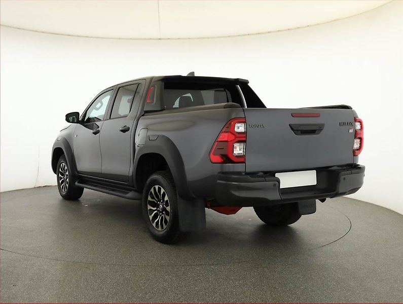 Toyota Hilux (2023) 2.8 D-4D - fotka 4 z 19